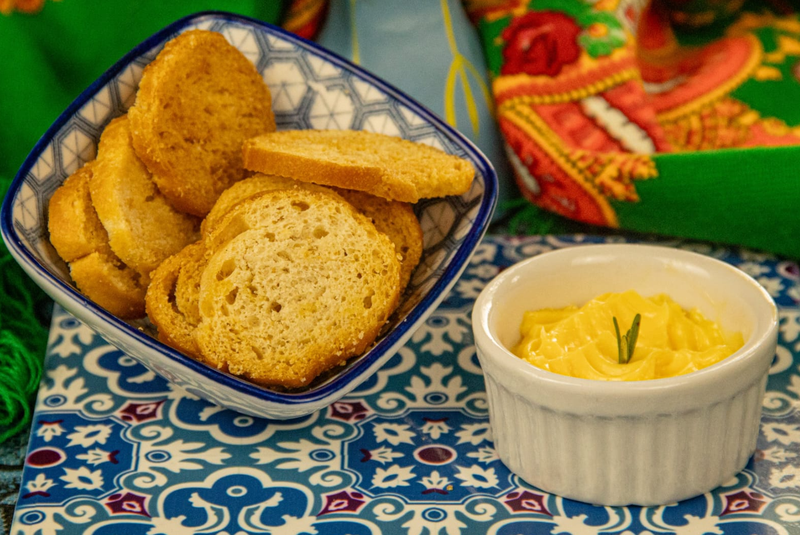 Manteiga com Torradas ou Pão
